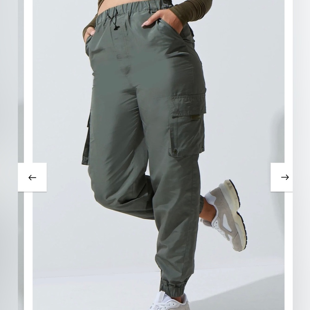 Noli Yoga cargo pants. NWT. 2 available Blue and green. Please specify color